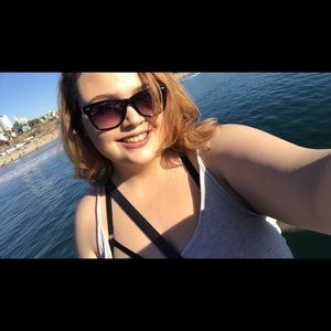 Meet your Posher, Elise